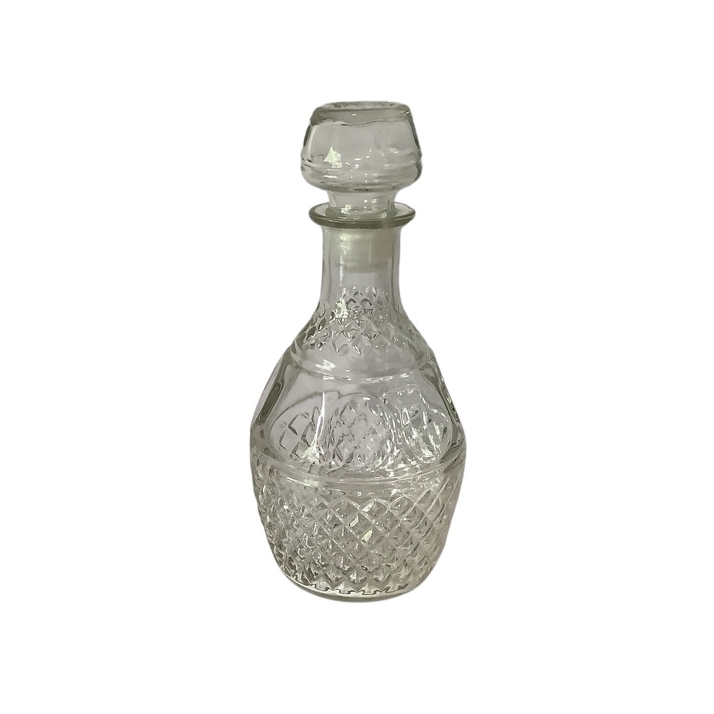 White Crystal Bar Decanter with Elegant Design